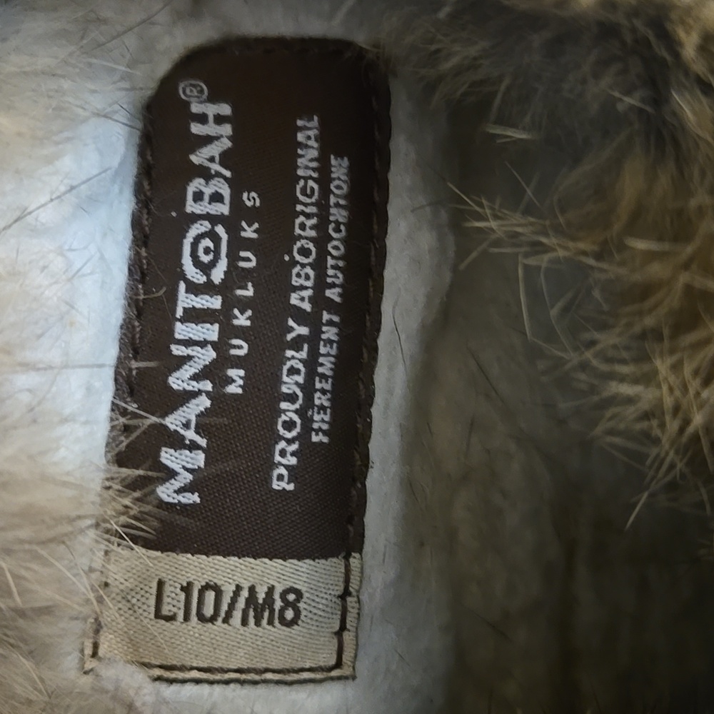 Cozy Fur-Lined Moccasins with Beaded Design - Picture 2 of 3